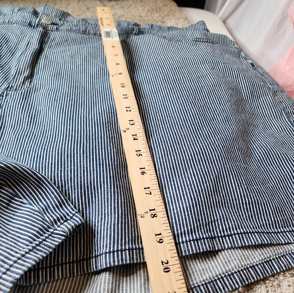 Women's Short Sleeve Denim Jumpsuit - Universal Thread Size 30 - Picture 14 of 16